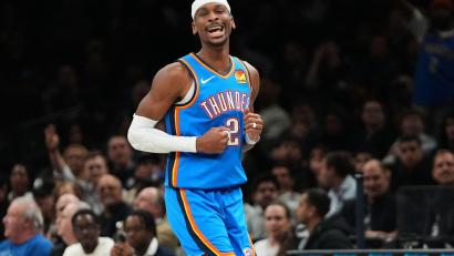 Bild: Frank Franklin II/AP/dpa
Hat schon wieder 20 Punkte erzielt und seinen Rekord ausgebaut: Shai Gilgeous-Alexander.