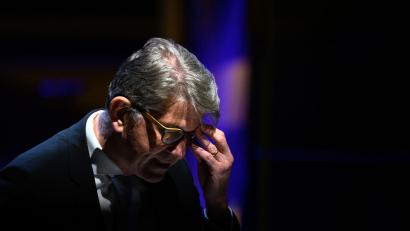 Bild: Hendrik Schmidt/dpa
Kulturstaatsminister Wolfram Weimer musste sich im Leipziger Gewandhaus auch Buhrufe und Kritik anhören.