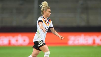 Bild: Robert Michael/dpa
Weiter Bayern-Dirigentin: Linda Dallmann. (Archivbild)