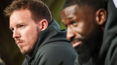 Bild: Christian Charisius/dpa
Julian Nagelsmann (l.) schätzt das Engagement von Antonio Rüdiger für die Nationalmannschaft. (Archivbild)