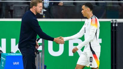 Bild: Tom Weller/dpa
Julian Nagelsmann muss noch warten, bis er Jamal Musiala wieder im Kreis der Nationalmannschaft begrüßen kann. (Archivbild)