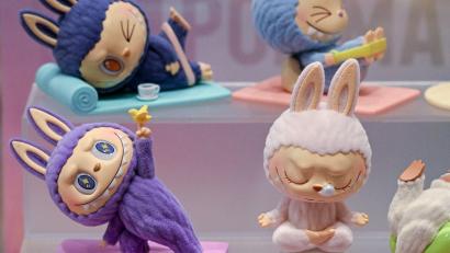 Archivbild: Jens Kalaene/dpa/dpa-tmn
Labubu-Plüschfiguren sind bei Sammlern begehrt. Nun ist auch ein Film über das Monster geplant.