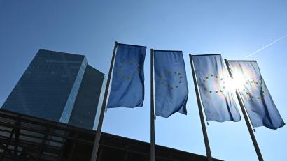 Bild: Michael Brandt/dpa
Der EZB-Rat hält die Leitzinsen im Euroraum seit Monaten unverändert.