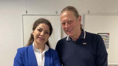 Bild: Dr. Heino Arnold
Dr. (univ) Hadimeh Saberi leitet die Orthopädie-Praxis in Waldsassen. Initiiert hat die Neueröffnung Dr. Heino Arnold. Er ist langjähriger Leiter des Orthopädie-Zentrums in Rehau.