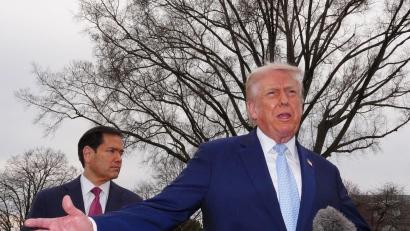 Bild: Alex Brandon/AP/dpa
Trump erwägt, die Militäreinsätze zurückzufahren.