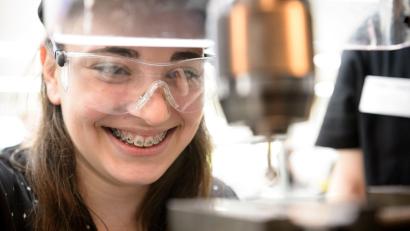 Archivbild: Sina Schuldt/dpa
Der Girls' Day und Boys' Day am 23. April bietet die Gelegenheit, Berufe jenseits der traditionellen Rollenbilder kennenzulernen.