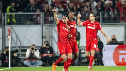 Bild: Silas Stein/dpa
Vincenzo Grifo (M) ist nun alleiniger Freiburger Rekordtorschütze