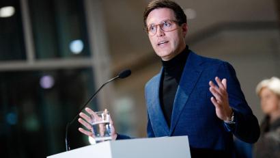 Bild: Christoph Schmidt/dpa
CDU-Landeschef Hagel erklärt in einem Statement die Zustimmung zu Sondierungen mit den Grünen.