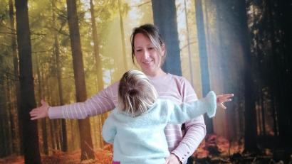 Bild: Joachim Ziegeler
Tabitha Leenman übt schon mal mit ihrer Jüngsten am Gymnastikball.