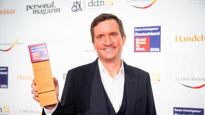 Bild: Gero Breloer/Bernd Thissen für Great Place to Work® Deutschland GmbH
Cipsoft-Chef Stephan Vogler beteiligt seine Mitarbeiter am Erfolg der Games-Firma mit einem dicken Extra-Gehalt.