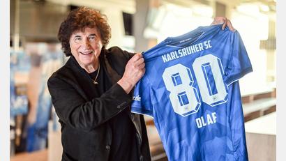 Bild: Uli Deck/dpa
Olaf der Flipper schaut stets nach vorne - am 27. März wird er 80 Jahre alt.