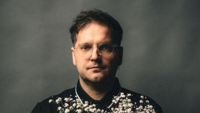 Bild: Stach/exb
Mit seiner Veröffentlichung „Lost“ hat Musiker Daniel Stach einen Weg gefunden, persönliche Erfahrungen in Musik zu übersetzen, ohne sie zu beschönigen.