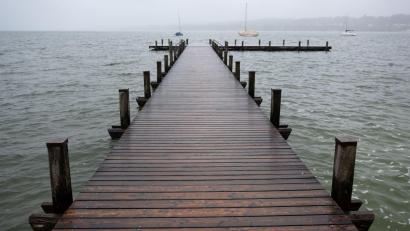 Bild: Sven Hoppe/dpa
Ein herrenloser Koffer am Starnberger See sorgt für Aufregung. (Symbolbild)