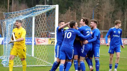 Bild: war
Jubel in der Nachspielzeit: Dem SV Etzenricht gelang unmittelbar vor dem Schlusspfiff per Elfmeter noch der 1:1-Ausgleich.