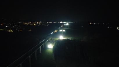 Bild: TenneT
So sieht der Ostbayernring an der Waldnaabtalquerung beleuchtet aus.