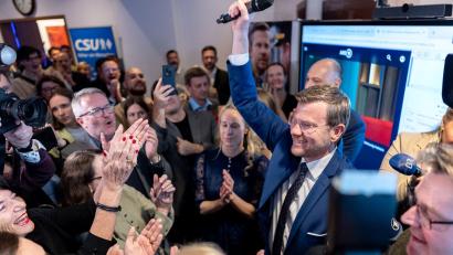 Bild: Daniel Karmann/dpa
Marcus König von der CSU bleibt Nürnbergs OB.