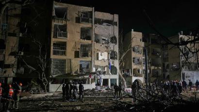 Bild: Ohad Zwigenberg/AP/dpa
Iranische Raketen sind im Süden Israels eingeschlagen.