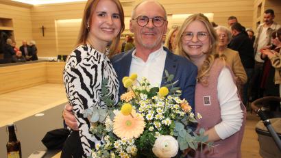 Bild: tss
Hans-Peter Schärl mit seinen Töchtern Luisa (links) und Ann-Sophie.