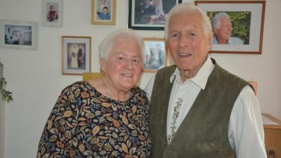 Bild: jr
Hannelore und Fritz Gründl feierten am Samstag Goldene Hochzeit. Ihre Liebe fanden die beiden beim Skifahren in Großbüchlberg.
