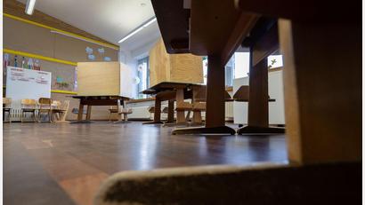 Symbolbild: Pia Bayer/dpa
In sechs Städten und Gemeinden im Landkreis Amberg-Sulzbach standen am Sonntag Wahlkabinen für die Bürgermeister-Stichwahlen bereit.