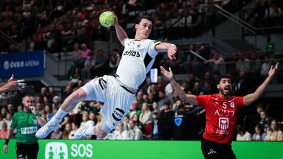 Bild: Sina Schuldt/dpa
Miro Schluroff gab im März 2025 sein Debüt im DHB-Team.