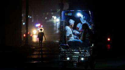 Bild: Ramon Espinosa/AP/dpa
Das kubanische Stromnetz ist marode und auf Öl angewiesen. (Archivbild)