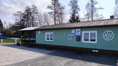 Bild: jma
Das alte Sportheim des SV 08 Auerbach soll zu einem Jugendzentrum umgebaut werden.