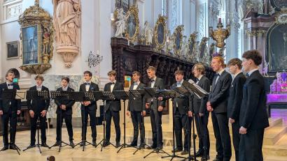 Bild: Paul Zrenner
Das Männerchorensemble "Sonus Aeternus" aus Dresden eröffnete am Sonntag die Basilika-Konzertreihe 2026 und baute dem Publikum in Waldsassen beeindruckende "Klangbrücken", so der Titel des Programms.