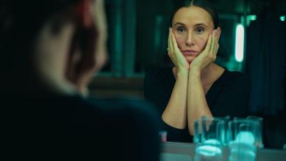 Bild: Julia Feldhagen/ZDF/dpa
Der Spielfilm „Eine bessere Welt“ ist am 23. März um 20.15 Uhr im ZDF-Fernsehen zu sehen und bereits im ZDF-Streamingportal verfügbar.