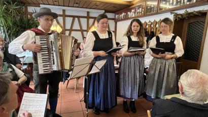 Bild: hdk
Die Birgländer Moidla 2.0 sangen Mundartlieder, begleitet von Franz Niebler.