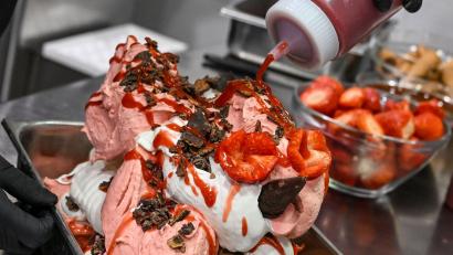 Bild: Jens Kalaene/dpa
Pinocchio ist eine Melange aus Milcheis und Erdbeersorbet.