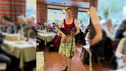Bild: hdk
Marina Rischan spielt beim Mundarttag in Hirschbach auf dem Egerländer Bock, einem sehr seltenen Dudelsack.