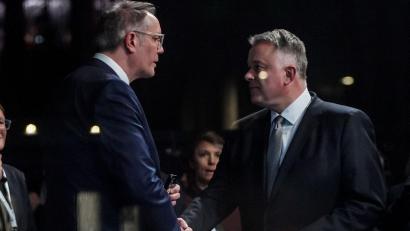 Bild: Andreas Arnold/dpa
Schnieder und Schweitzer sollen die Verhandlungen über ein Regierungsbündnis führen.