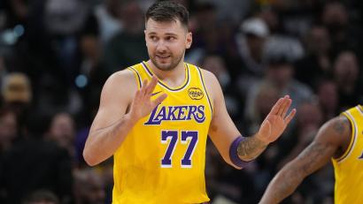 Bild: Eric Gay/AP/dpa
Luka Doncic führt die NBA mit 33,4 Punkten pro Spiel an.