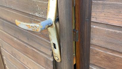 Bild: Polizei Schwandorf
Hier war rohe Gewalt am Werk: In Schwandorf wurden mehrere Gartenhäuser in Schrebergärten aufgebrochen.