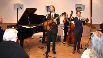 Bild: rgr
Chris Hopkins (links am Piano) und die "Young Lions" begeisterten im Pfarrsaal Pressath bei dem Jazzkonzert "Swing into Spring", zu dem der Kulturkreis Pressath eingeladen hatte.