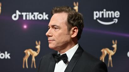 Bild: Peter Kneffel/dpa
Kennt kein Pardon: Michael Bully Herbig schmeißt bei „LOL“ jeden raus, der zweimal lacht. (Archivbild)