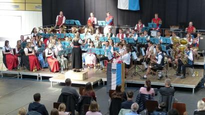 Bild: Jonas Bäumler
Das Kreisorchester Tirschenreuth vereint um die 70 Musikerinnen und Musiker aus den verschiedenen Blaskapellen des Landkreises.