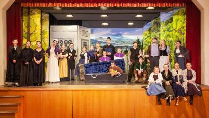 Bild: ld
Über zu wenige Schauspieler konnte die Theatergruppe Brand noch nie klagen. Sie feiert nun im April und Mai 40-jähriges Bestehen.