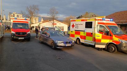 Bild: nic
Neben einem Getränkemarkt in Tirschenreuth kam es am späten Montagnachmittag zu einem Streit zwischen vier Personen. Laut Polizei griff einer der vier schließlich zu einer Machete und fügte den anderen Schnittverletzungen zu.