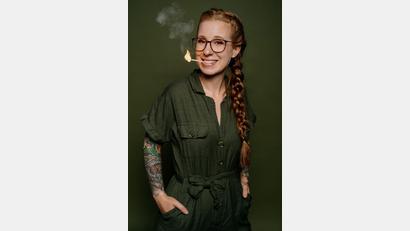 Bild: AlexeyTestov
Sara Brandhuber begeistert als bayerische Kabarettistin.