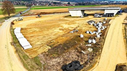 Bild: Wolfgang Erhart
Über diese Brücke führt in Zukunft die Verbindung nach Leutendorf.