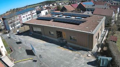 Bild: Markt Kirchenthumbach
Beim Tag der offenen Baustelle der Offenen Ganztagsschule informierten sich viele Besucher über den Stand des Großprojektes.