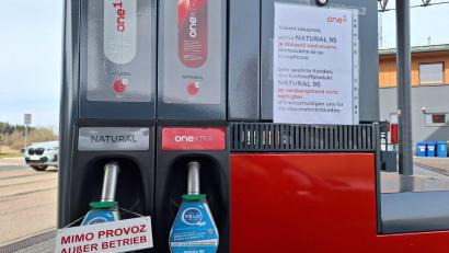 Bild: bec
Ausverkauft. In Pavlův Studenec bei Bärnau war am Dienstagmittag das Normalbenzin aus.