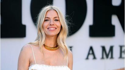 Bild: Chris Pizzello/Invision/AP/dpa
Sienna Miller hat bereits zwei Kinder. (Archivbild)