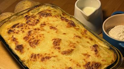 Bild: Michael Schiffer
Goldbraun überbacken kommt die Kartoffellasagne aus dem Ofen.