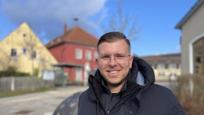 Bild: Paulina Schmidt
Michael Meiler ist ab Mai neuer Bürgermeister in Pirk. Bis dahin werde er sich noch einarbeiten und einlesen, wie er selbst sagt.