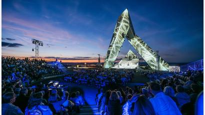 Bild: Oliver Dietze/dpa
In diesem Sommer wird das Musical „West Side Story“ gespielt. (Archivbild)