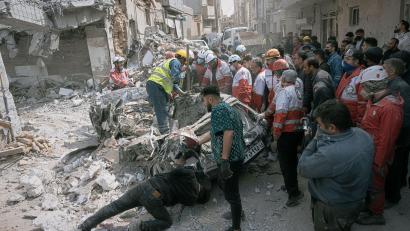 Bild: Mati Hashemi/AP/dpa
Die Angriffe der USA und Israels auf den Iran dauern an.