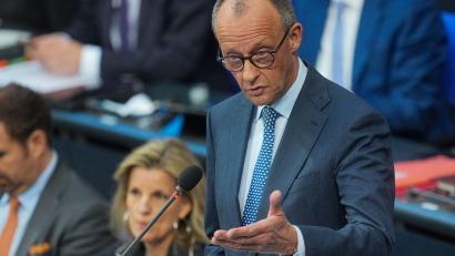 Bild: Michael Kappeler/dpa
Der Regierungschef sagte im Bundestag: „Wolfram Weimer hat mein Vertrauen.“